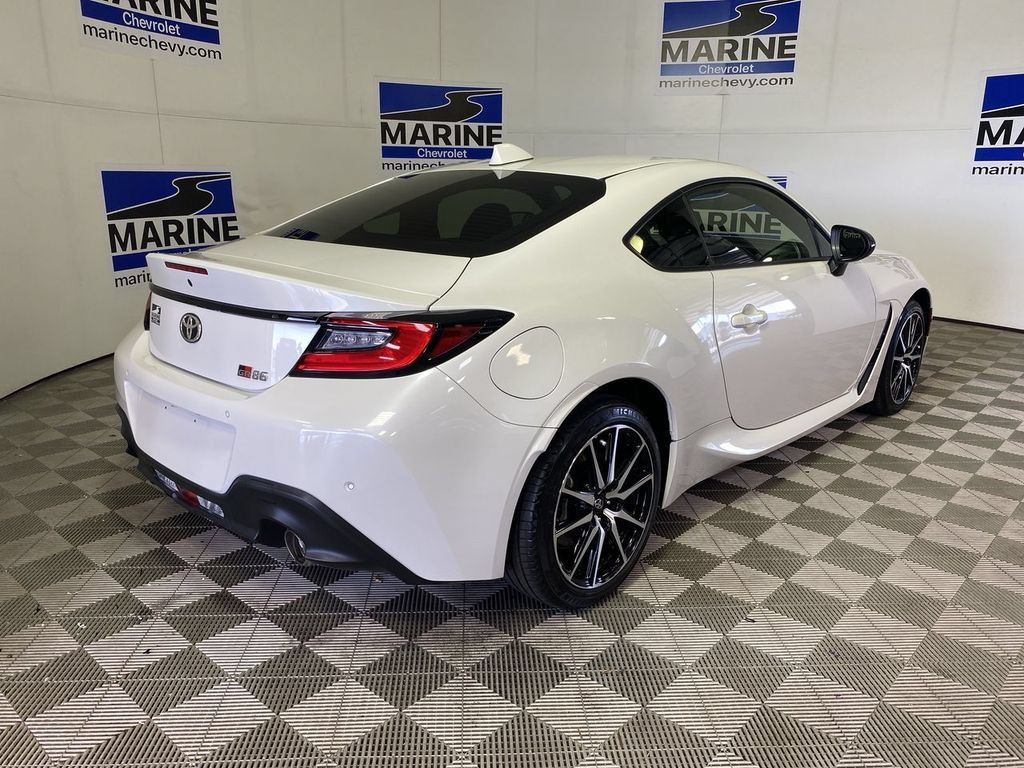 Used 2024 Toyota GR86 RWD image 13