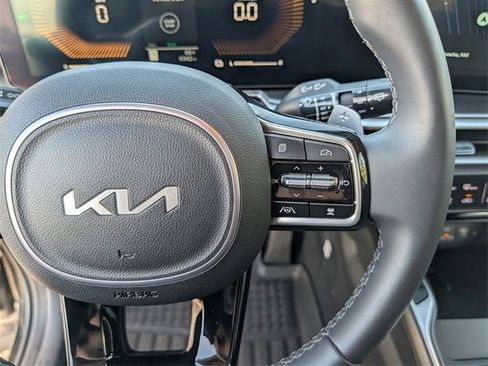Used 2025 Kia Sorento EX image 16