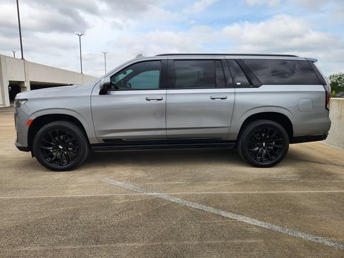 Used 2023 Cadillac Escalade ESV Sport w/ LPO, ONYX Package RWD image 5