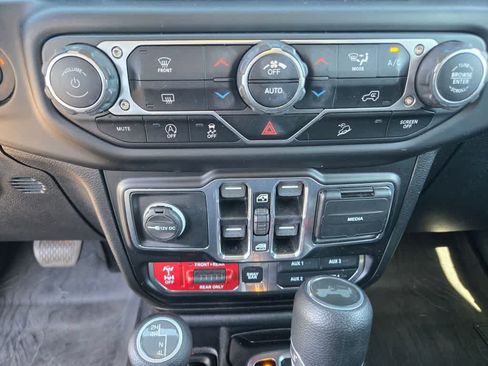 Used 2020 Jeep Wrangler Unlimited Rubicon w/ Quick Order Package 28Y Recon AWD/4WD image 17