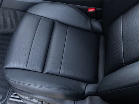 Certified 2026 Porsche Cayenne AWD/4WD image 25