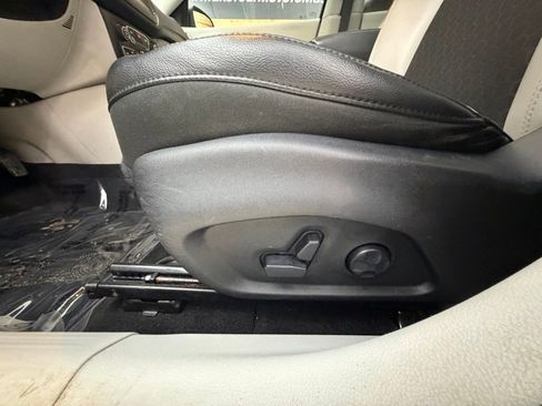 Used 2018 Jeep Compass Latitude w/ Popular Equipment Group AWD/4WD image 24