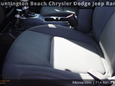 Used 2022 Jeep Wrangler Unlimited Sport image 38