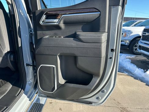 New 2025 GMC Sierra 1500 SLE w/ Preferred Package image 18