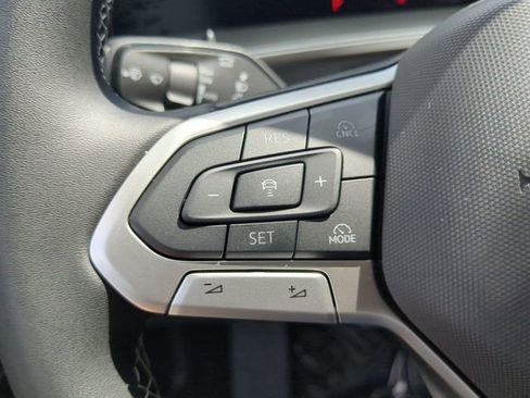 New 2026 Volkswagen Tiguan SE FWD image 28