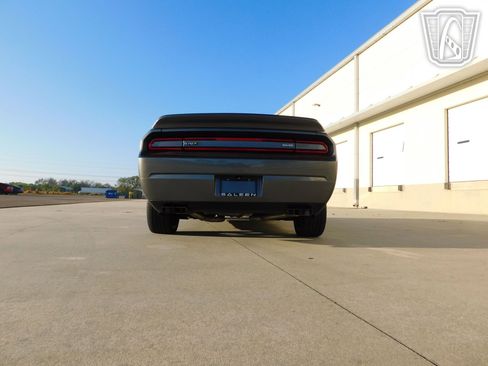 Used 2012 Dodge Challenger R/T RWD image 18