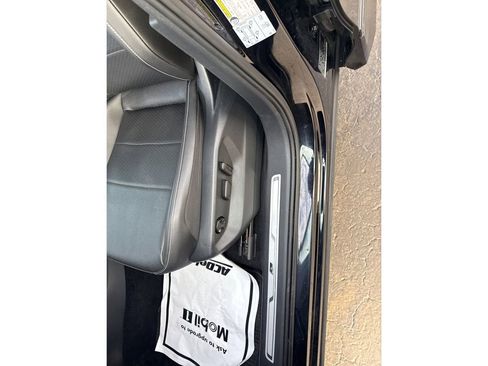 Used 2021 Volkswagen Tiguan SE R-Line image 35