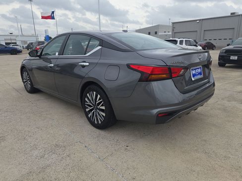 Used 2024 Nissan Altima 2.5 SV FWD image 6