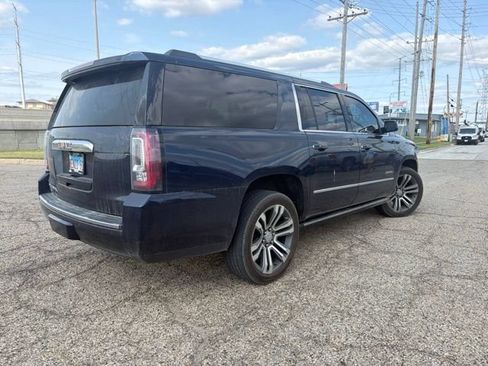 Used 2020 GMC Yukon XL Denali w/ Denali Premium Package AWD/4WD image 3