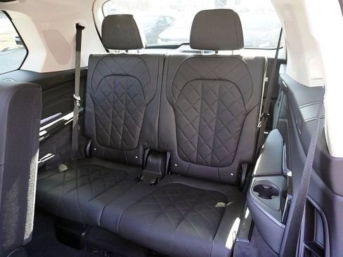 Used 2023 BMW X7 xDrive40i w/ Premium Package image 57