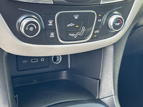 Used 2020 Chevrolet Equinox LT image 24