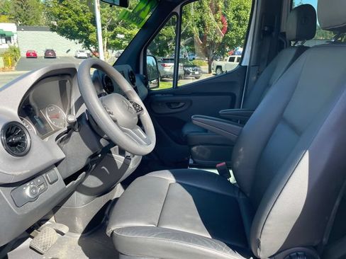 Used 2024 Mercedes-Benz Sprinter 2500 image 2