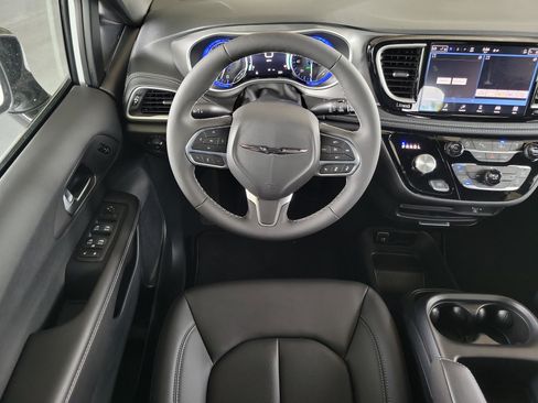 New 2026 Chrysler Pacifica Select image 12