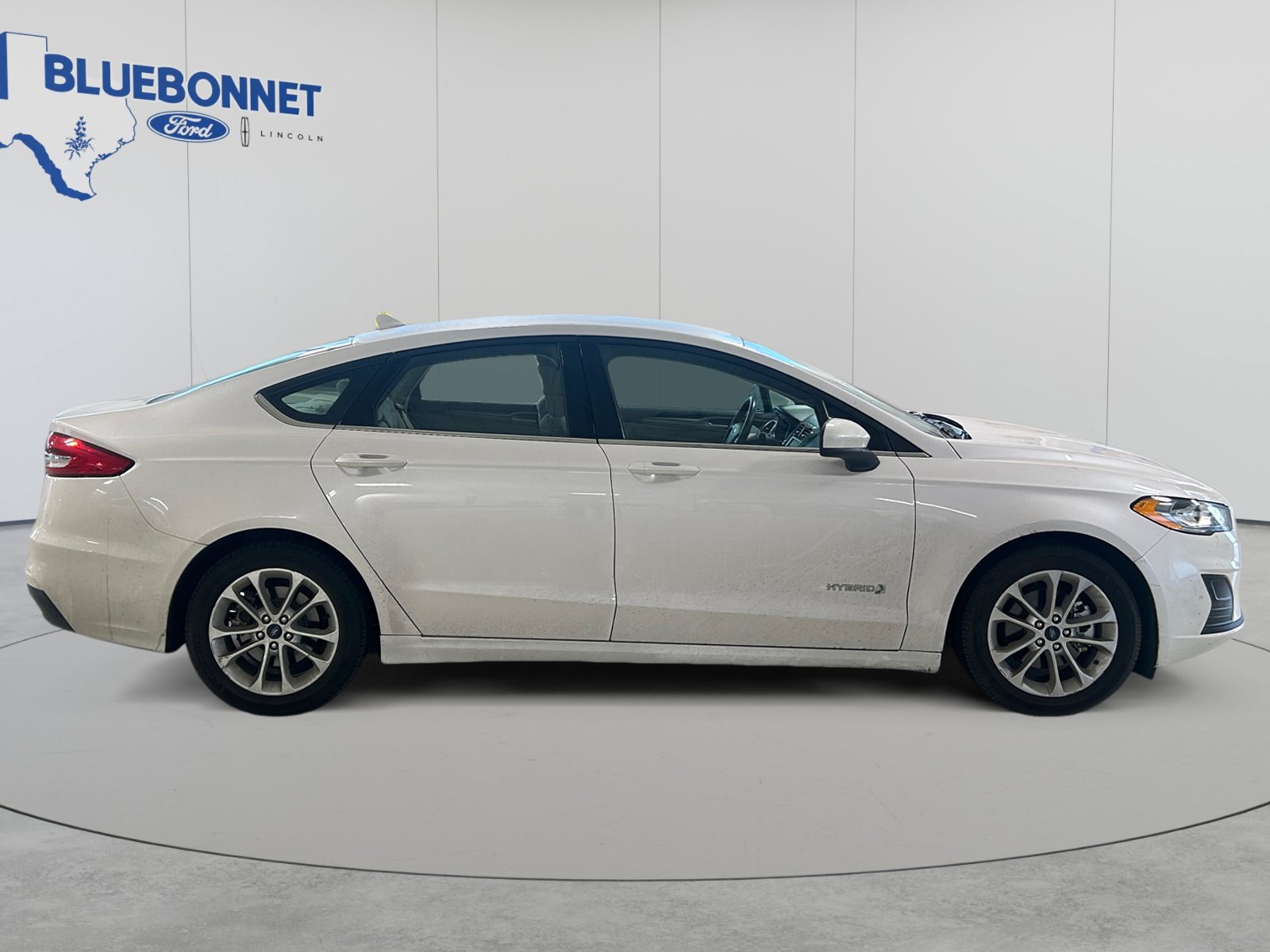 Used 2019 Ford Fusion SE FWD image 4