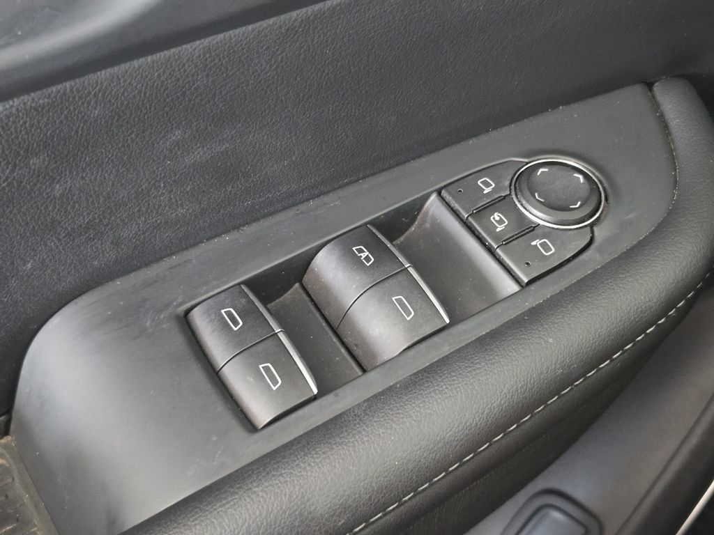 Used 2025 Buick Enclave Sport Touring w/ Power Package FWD image 25