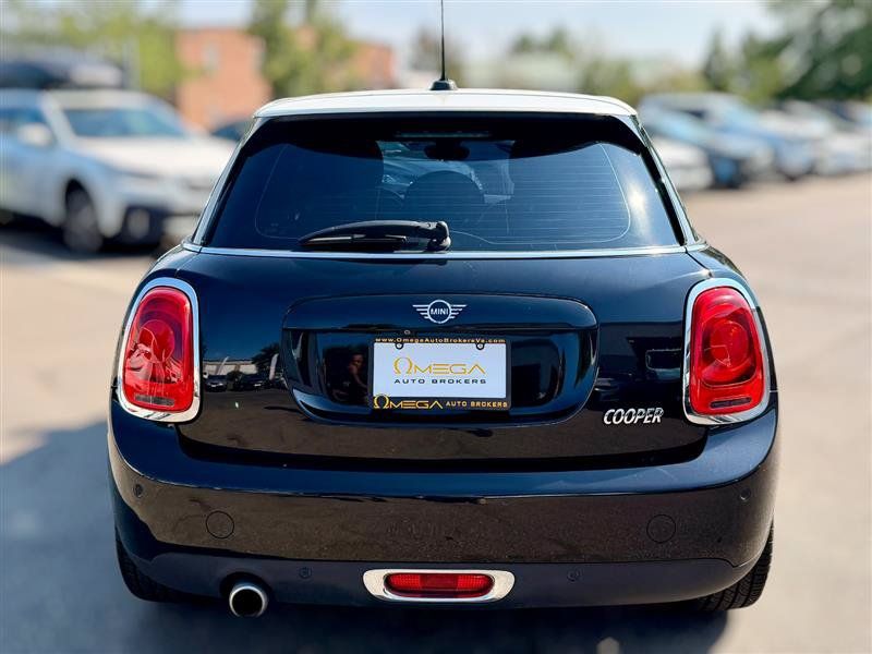 Used 2021 MINI Cooper 4-Door Hardtop FWD image 7