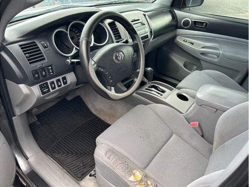 Used 2011 Toyota Tacoma 4x4 Double Cab image 2