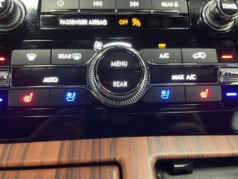 Used 2024 Lincoln Navigator Premiere AWD/4WD image 11