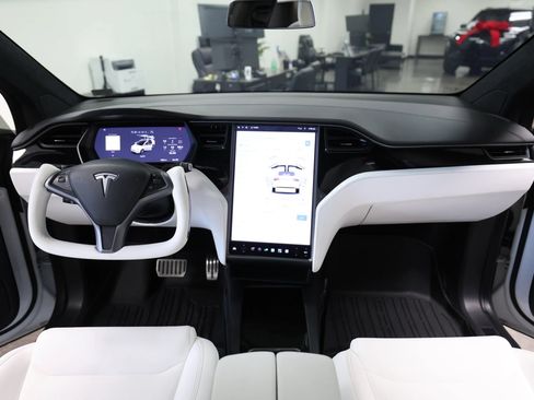 Used 2020 Tesla Model X Long Range AWD/4WD image 23
