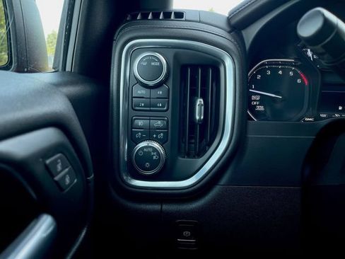 Used 2021 GMC Sierra 1500 Elevation w/ X31 Off-Road Package AWD/4WD image 18