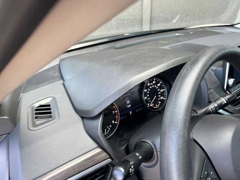 Used 2025 Nissan Altima 2.5 SV FWD image 30