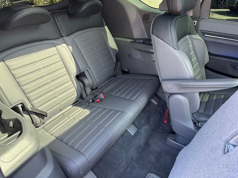 Used 2024 Kia EV9 Land image 13