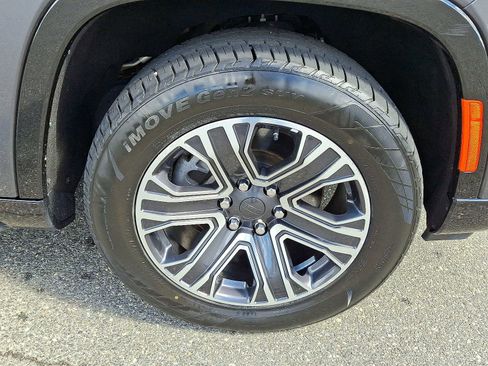 Used 2023 Jeep Wagoneer L Series II image 8