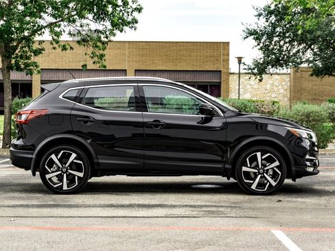 Used 2022 Nissan Rogue Sport SL w/ Premium Package image 4