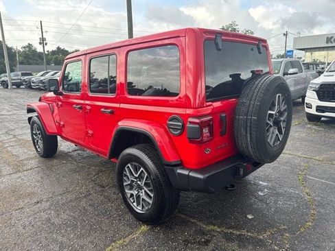 Used 2025 Jeep Wrangler Unlimited Sahara AWD/4WD image 5