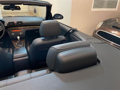 Used 2009 BMW 128i Convertible image 11