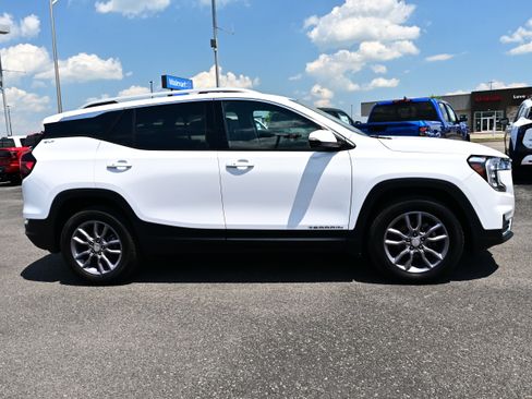 Used 2024 GMC Terrain SLT AWD/4WD image 5