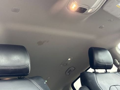 Used 2023 Chrysler Pacifica Touring-L image 28