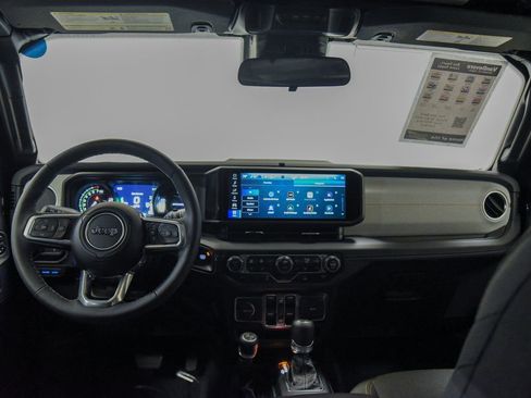 Used 2025 Jeep Wrangler Unlimited Sahara image 29