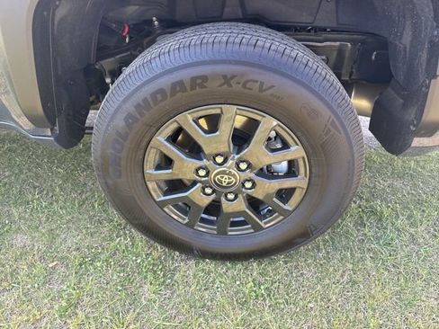 Used 2025 Toyota 4Runner SR5 AWD/4WD image 7