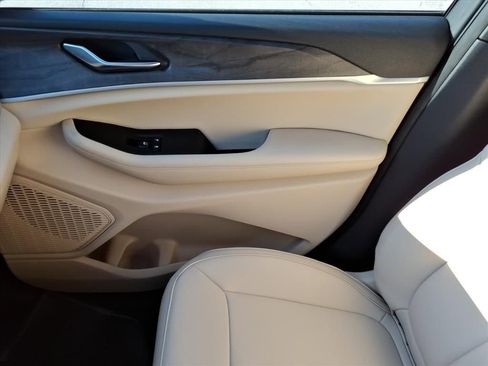 New 2025 Jeep Grand Cherokee Limited image 29