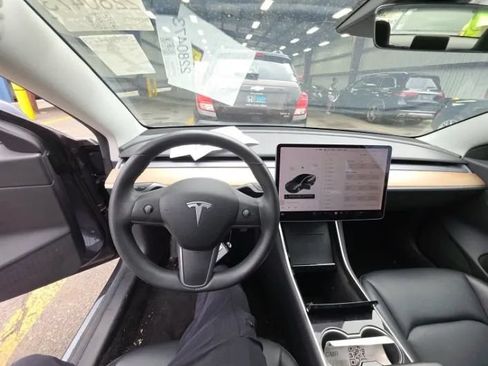 Used 2019 Tesla Model 3 Standard Range Plus RWD image 9