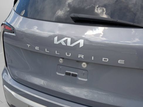 Certified 2023 Kia Telluride EX w/ EX Captain's Chair Package FWD image 14