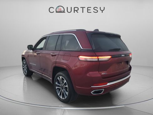 Used 2024 Jeep Grand Cherokee Overland w/ Advanced Protech Group III image 3