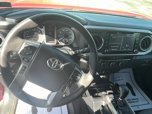 Used 2021 Toyota Tacoma SR5 AWD/4WD image 15