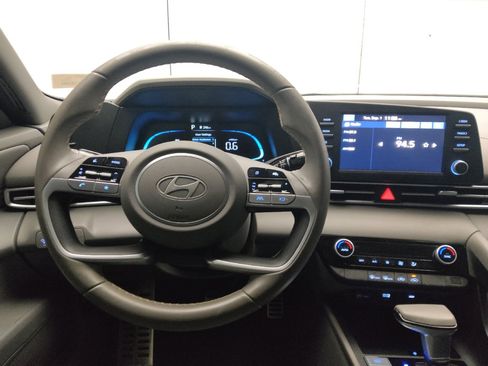 Used 2025 Hyundai Elantra Sport FWD image 22