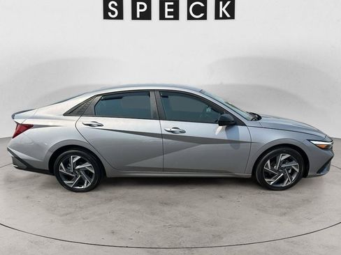 Used 2025 Hyundai Elantra SEL FWD image 5