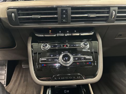 Used 2021 Lincoln Corsair AWD image 26