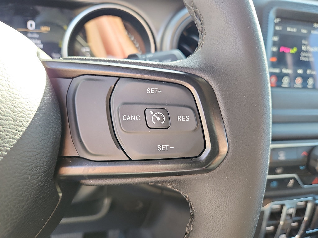Used 2023 Jeep Wrangler Unlimited AWD/4WD image 21