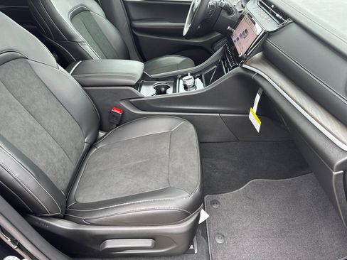 New 2026 Jeep Grand Cherokee Altitude AWD/4WD image 17