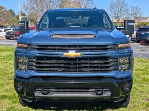 Used 2024 Chevrolet Silverado 2500 Custom w/ Custom Convenience Package image 9