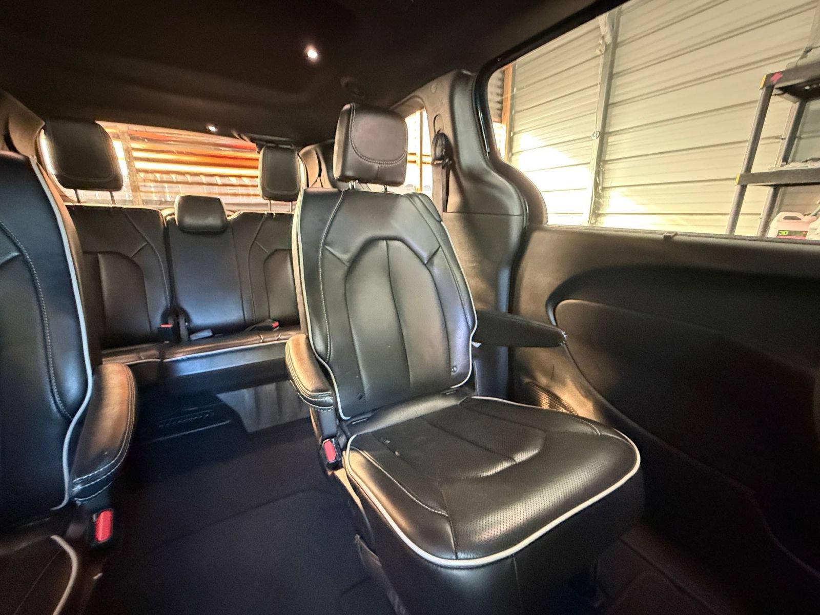 Used 2025 Chrysler Pacifica Limited FWD image 41