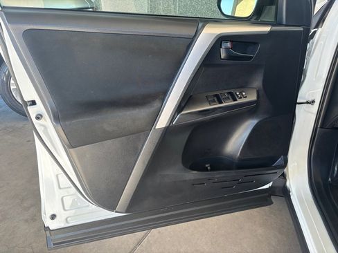 Used 2017 Toyota RAV4 LE w/ Carpet Mat Package image 8