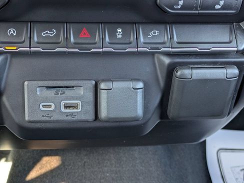 Used 2021 GMC Sierra 1500 SLE w/ X31 Off-Road Package AWD/4WD image 19