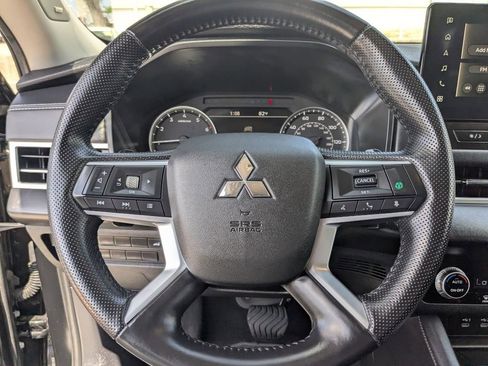 Used 2025 Mitsubishi Outlander SE image 33
