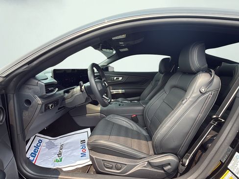 Used 2025 Ford Mustang Premium RWD image 21